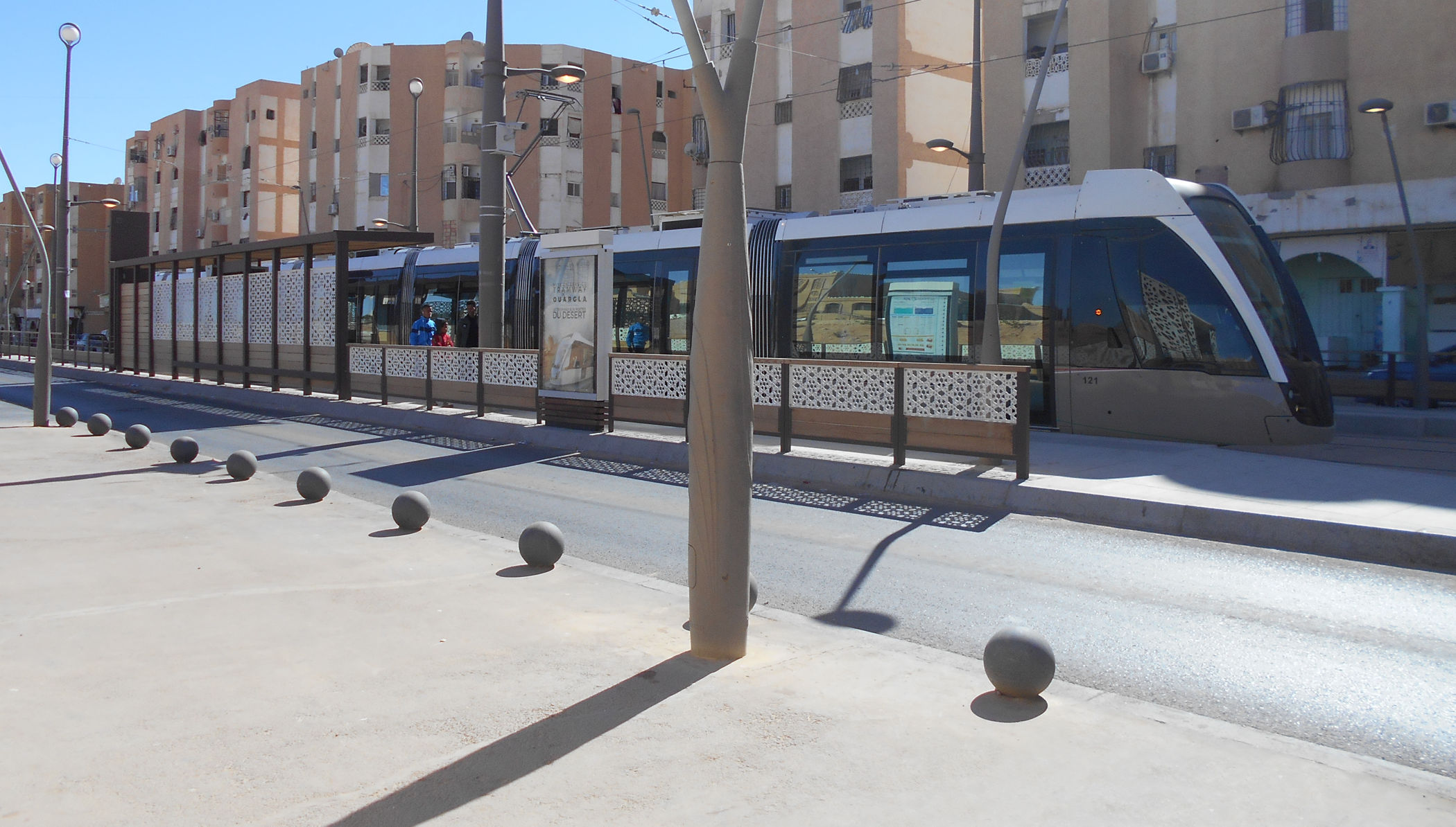 Ouargla Algérie station tramway mobilier de quai METALCO