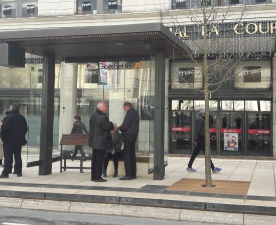 BHNS NIMES abris voyageurs, abri bus METALCO fabricant mobilier urbain design