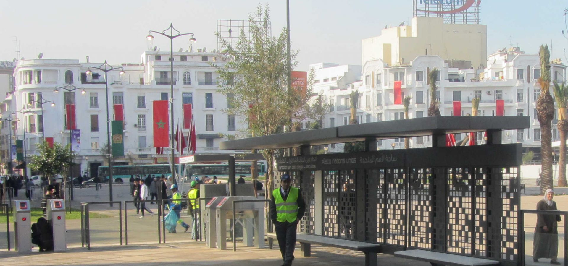 Maroc Casablanca - Abris Tramway - Mobilier de quai│METALCO fabricant de mobilier urbain