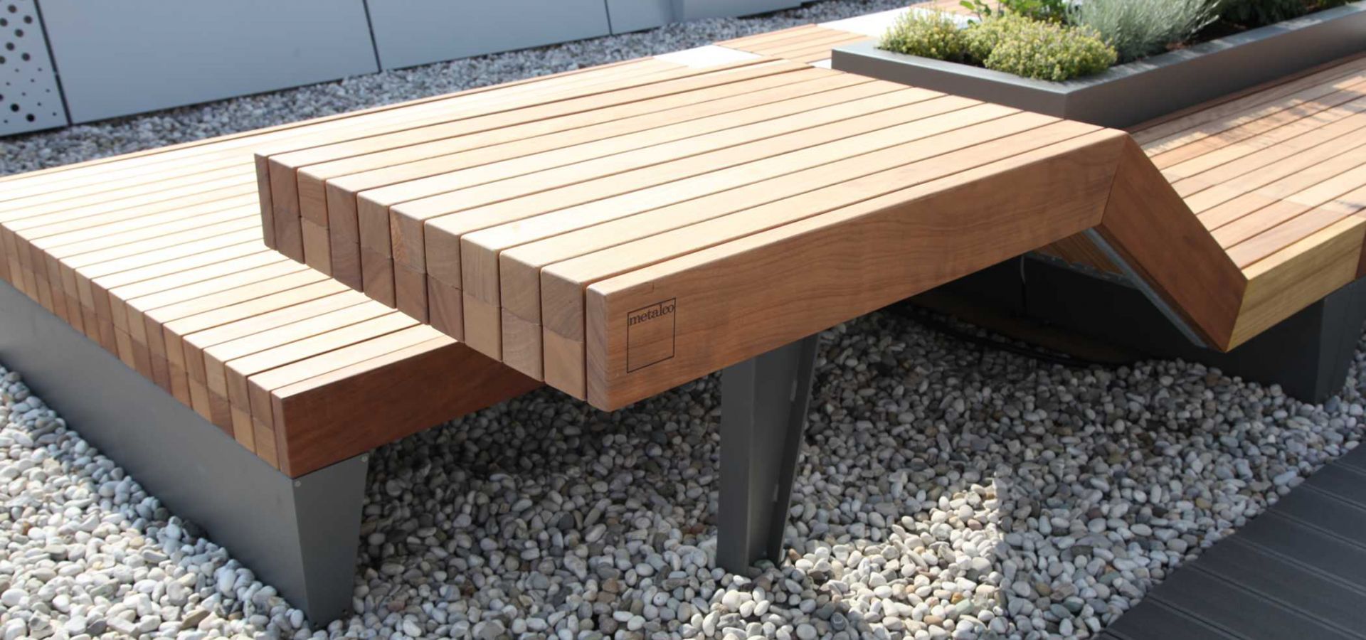 isola urbana banquette bois beton