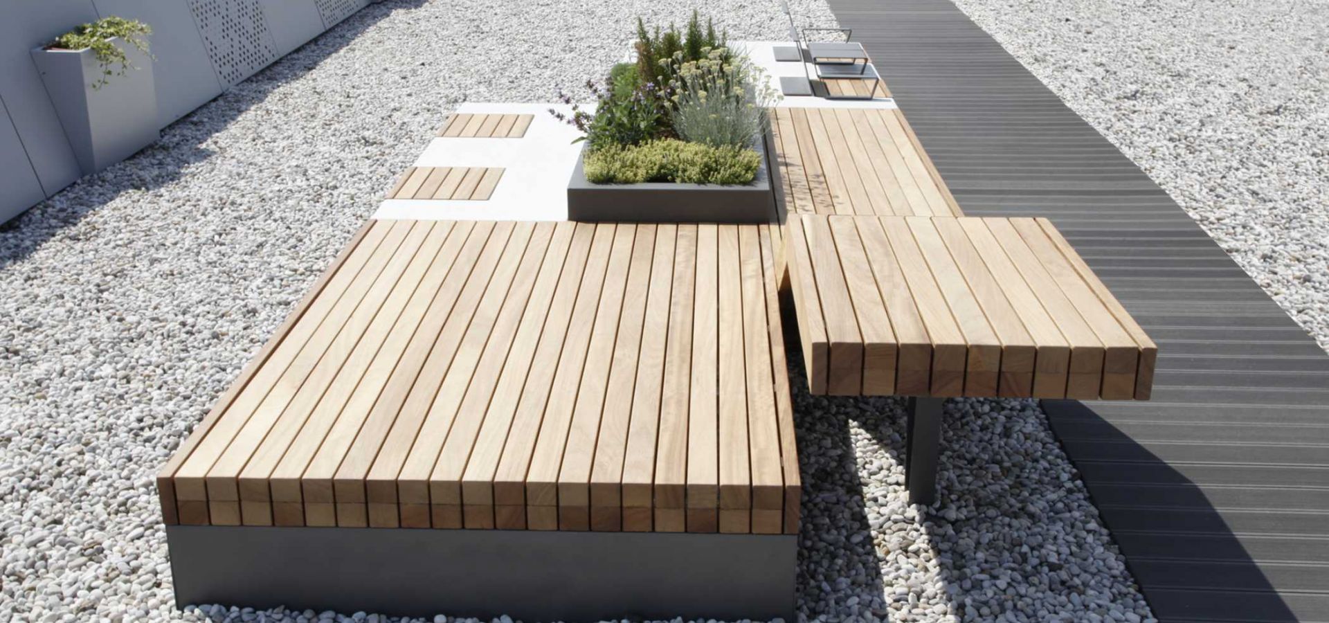 isola urbana banquette bois beton